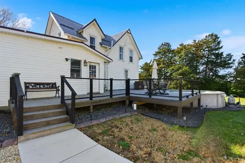 8212 98th Wyoming IA 52362