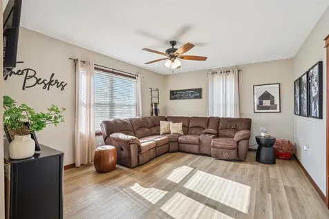 8212 98th Wyoming IA 52362
