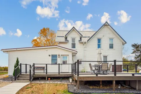 8212 98th Wyoming IA 52362