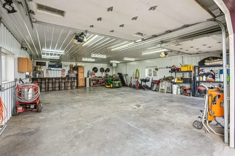 8212 98th Wyoming IA 52362