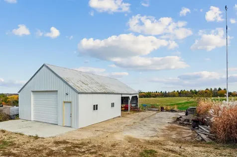 8212 98th Wyoming IA 52362