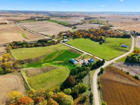 8212 98th Wyoming IA 52362