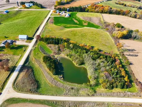 8212 98th Wyoming IA 52362