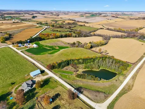 8212 98th Wyoming IA 52362