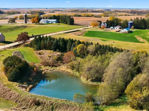8212 98th Wyoming IA 52362