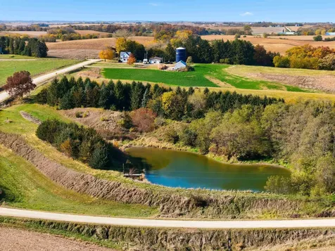 8212 98th Wyoming IA 52362