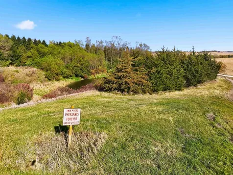8212 98th Wyoming IA 52362