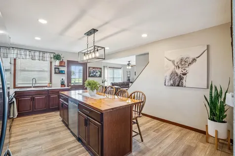 8212 98th Wyoming IA 52362