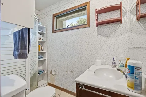 105 SE Harrison Cascade IA 52033