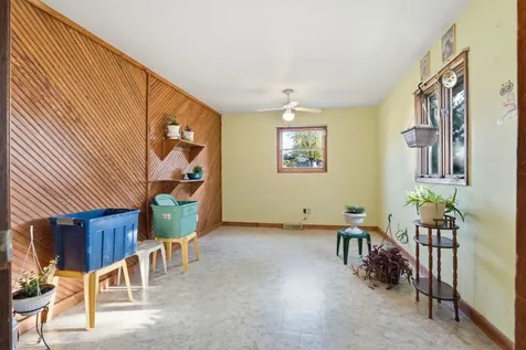 105 SE Harrison Cascade IA 52033