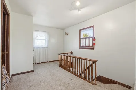 105 SE Harrison Cascade IA 52033