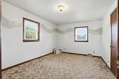 105 SE Harrison Cascade IA 52033