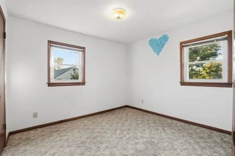 105 SE Harrison Cascade IA 52033