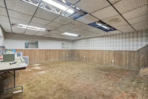 105 SE Harrison Cascade IA 52033