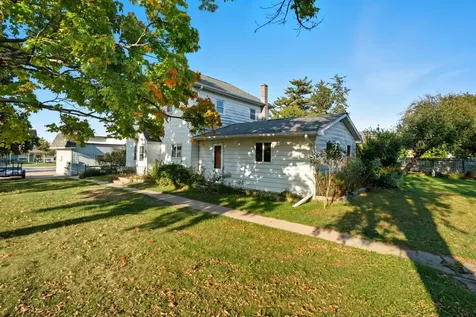 105 SE Harrison Cascade IA 52033