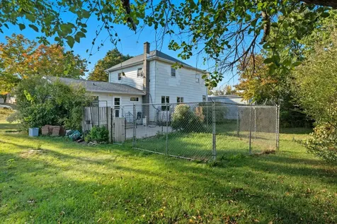 105 SE Harrison Cascade IA 52033