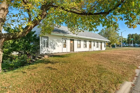 105 SE Harrison Cascade IA 52033
