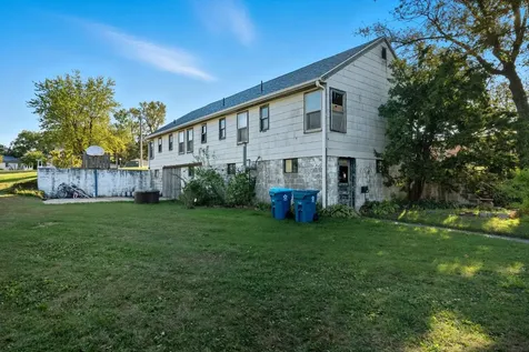 105 SE Harrison Cascade IA 52033