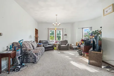 105 SE Harrison Cascade IA 52033