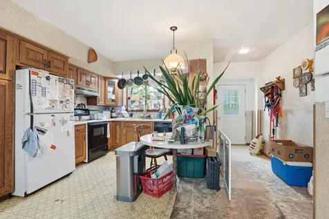 105 SE Harrison Cascade IA 52033