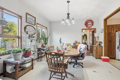 105 SE Harrison Cascade IA 52033