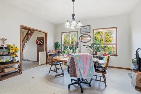 105 SE Harrison Cascade IA 52033