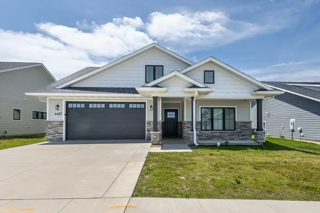 4487 Ewing Dubuque IA 52002