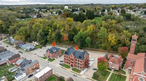 2901 Central Dubuque IA 52001
