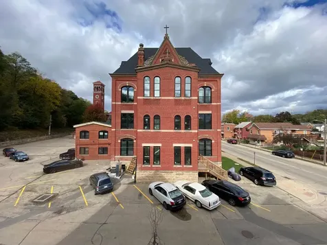 2901 Central Dubuque IA 52001