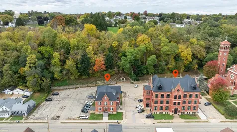 2901 Central Dubuque IA 52001