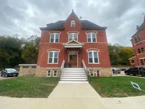 2901 Central Dubuque IA 52001