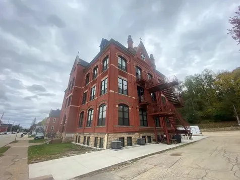 2901 Central Dubuque IA 52001