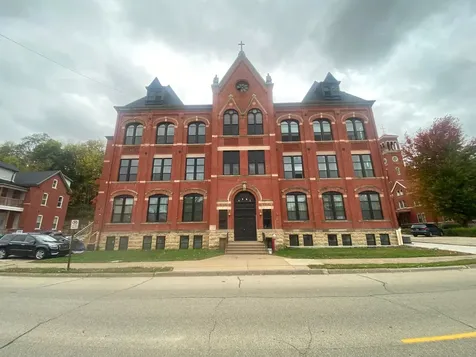 2901 Central Dubuque IA 52001