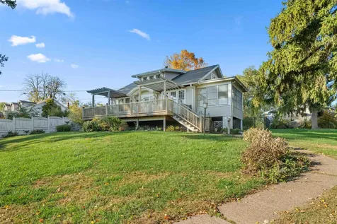 959 Clarke Dubuque IA 52001