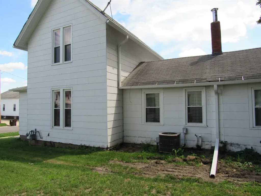 401 Main Delmar IA 52037