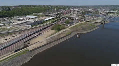 211 Terminal Dubuque IA 52001