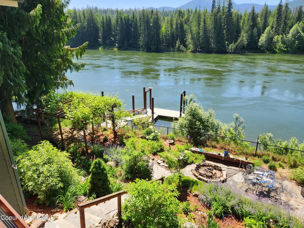 136 W River Drive Clark Fork ID 83811