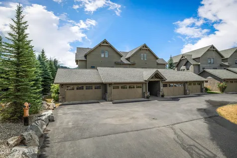 515 Lakeshore Avenue Dover ID 83825