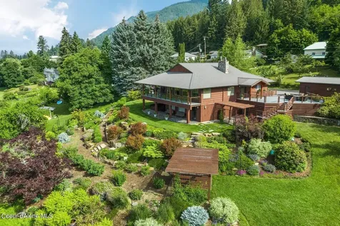 716 Lakeview Boulevard Hope ID 83836
