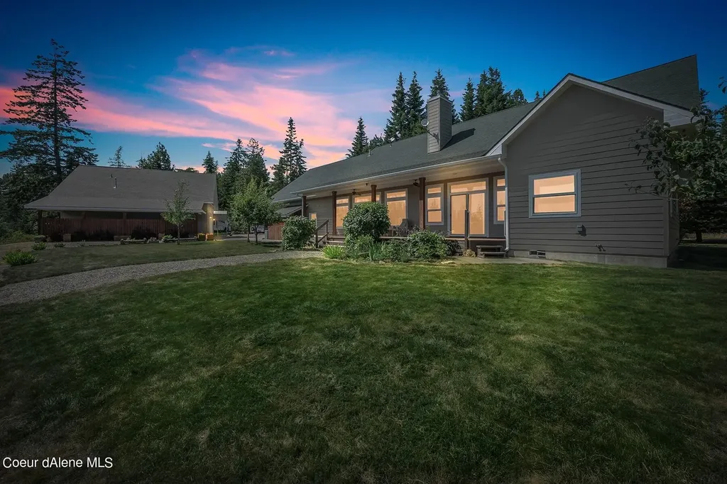 392 Cougar Road Naples ID 83847