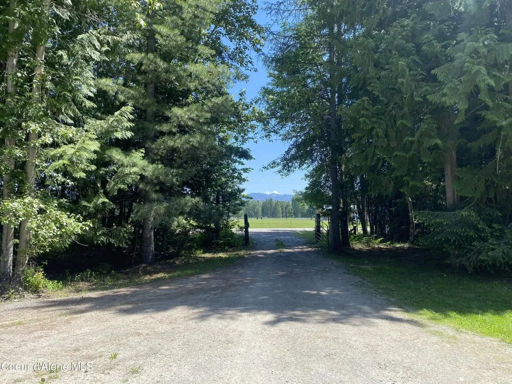 4049 Selle Road Sandpoint ID 83864
