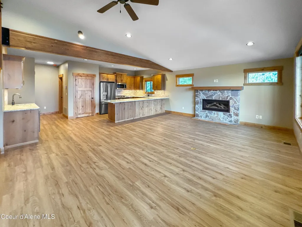 27 Fremont Lane (b14) Nordman ID 83848