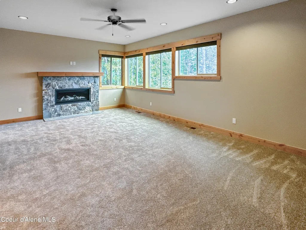 27 Fremont Lane (b14) Nordman ID 83848