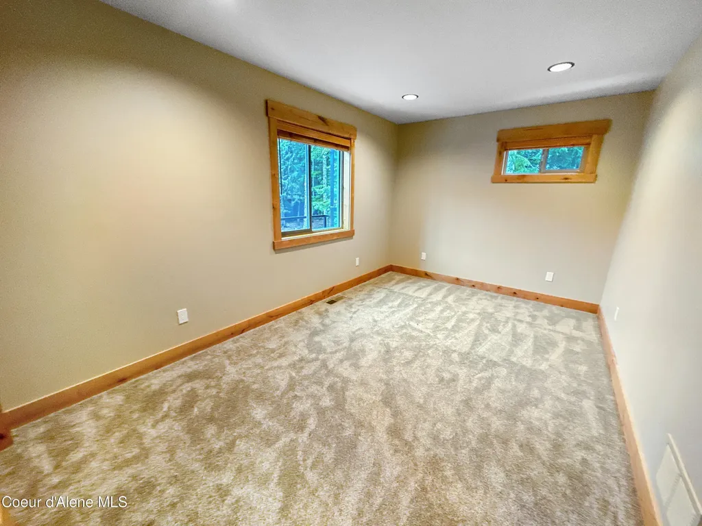 27 Fremont Lane (b14) Nordman ID 83848