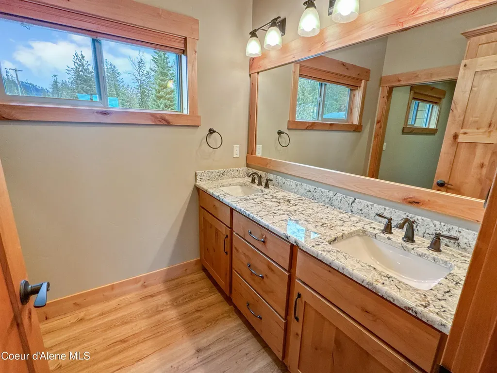 27 Fremont Lane (b14) Nordman ID 83848