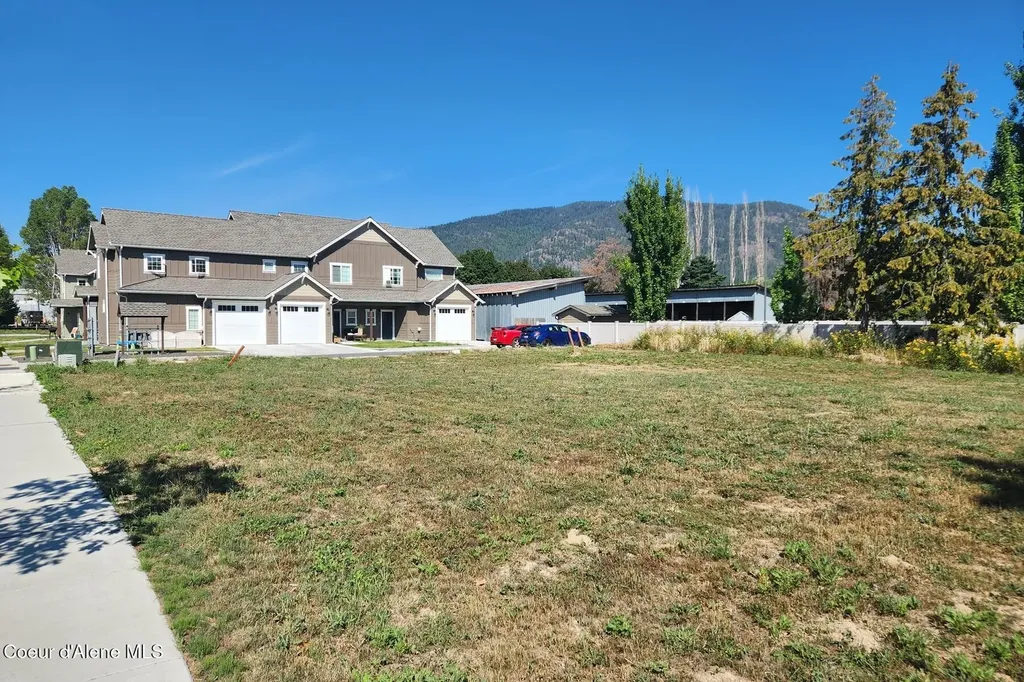 1702, 1706 1712 Onyx Court Sandpoint ID 83864