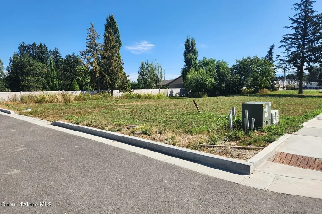 1702, 1706 1712 Onyx Court Sandpoint ID 83864