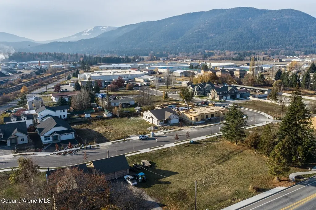 1702, 1706 1712 Onyx Court Sandpoint ID 83864