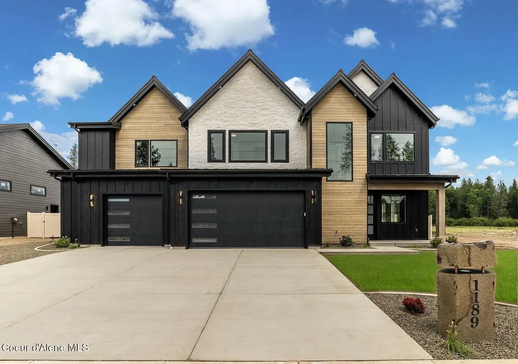 1189 E Sleeping Deer Avenue Hayden ID 83835
