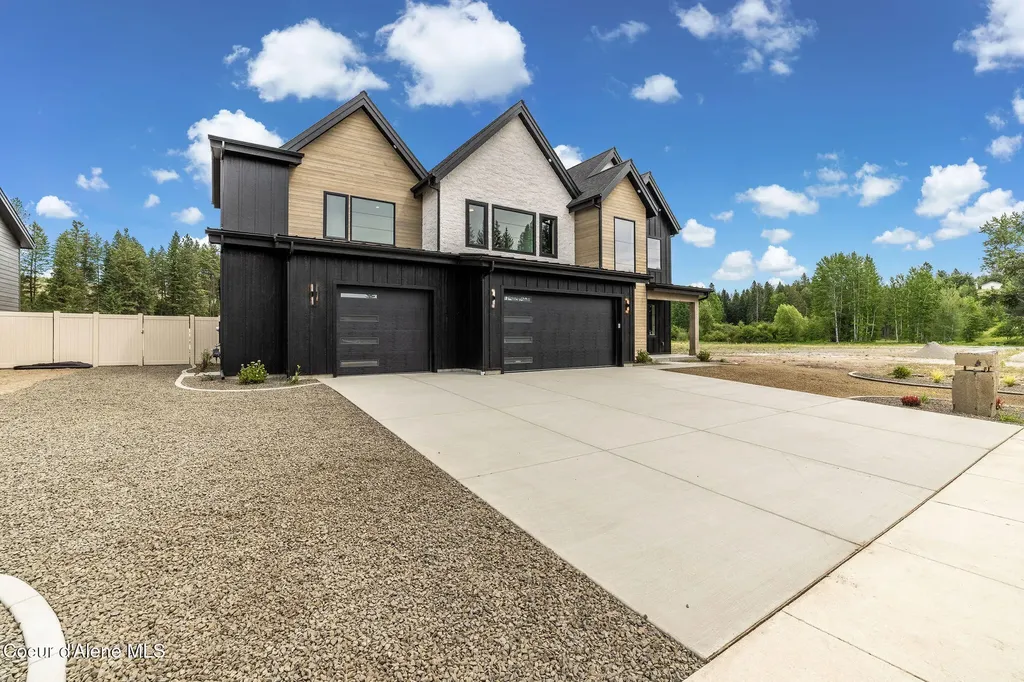 1189 E Sleeping Deer Avenue Hayden ID 83835
